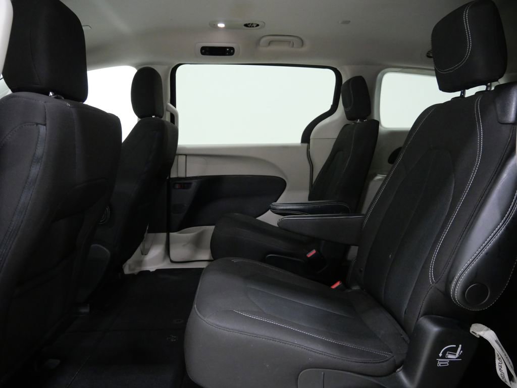Used 2022 Chrysler Voyager LX image 23