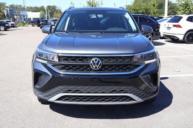 Used 2022 Volkswagen Taos SE image 2
