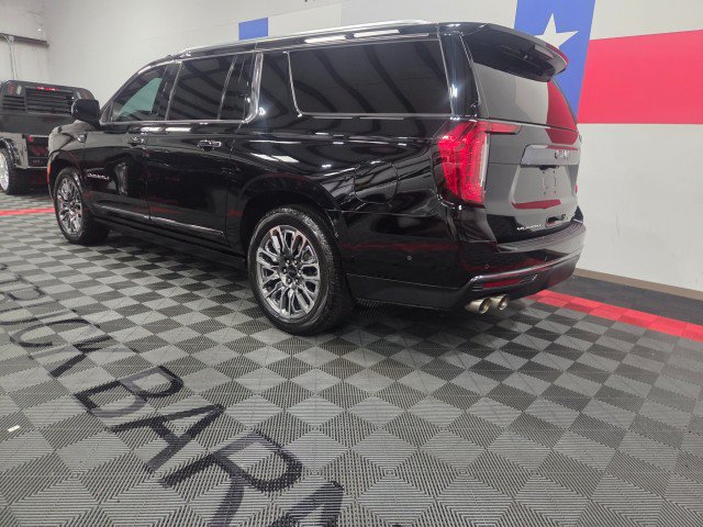 Used 2023 GMC Yukon XL Denali Ultimate AWD/4WD image 5