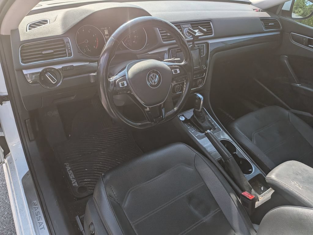 Used 2017 Volkswagen Passat 1.8T SE FWD image 10