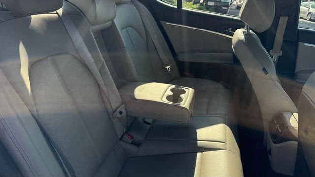 Used 2023 Genesis G70 2.0T image 19