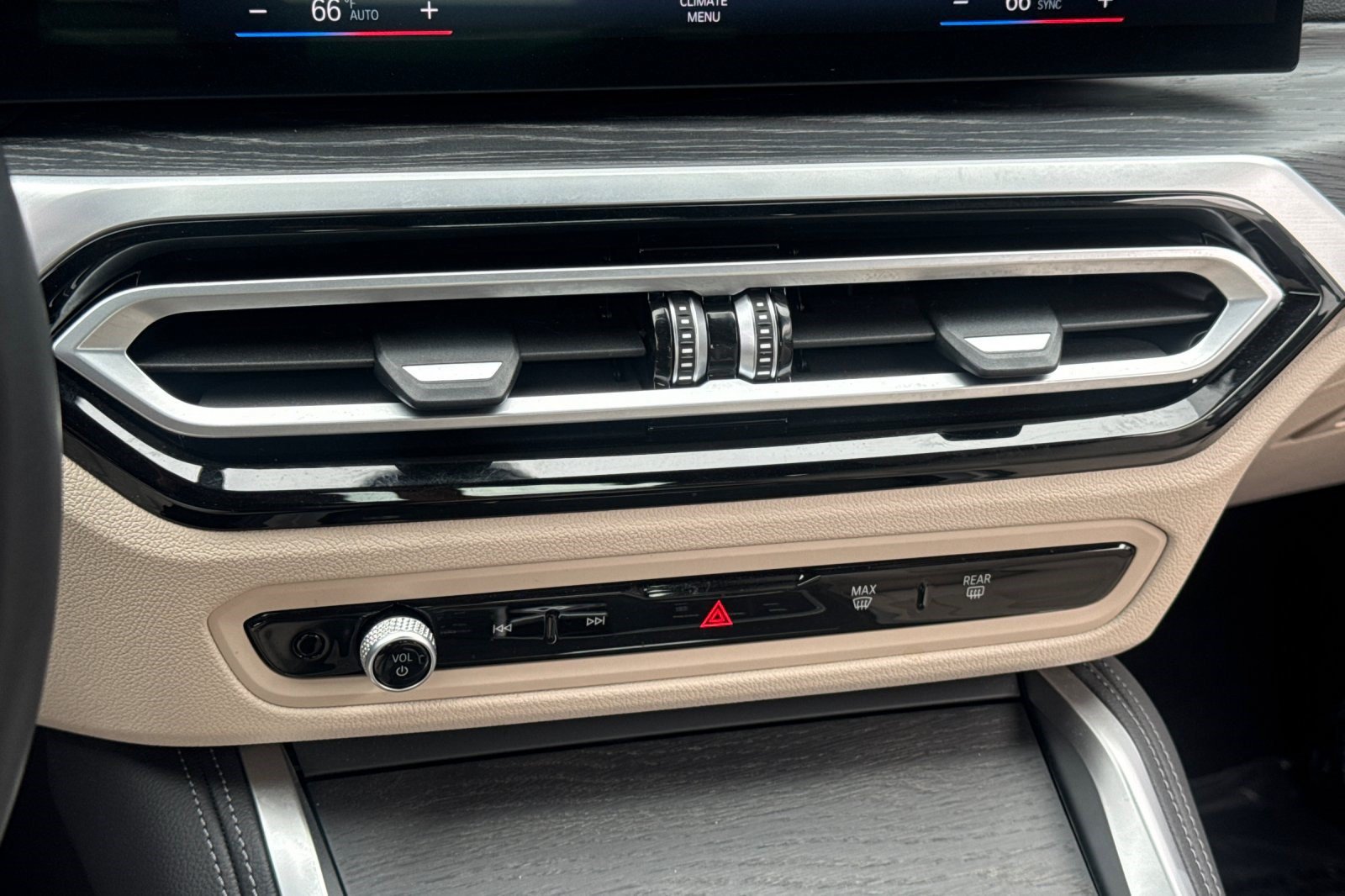 Used 2024 BMW M440i Convertible RWD image 18