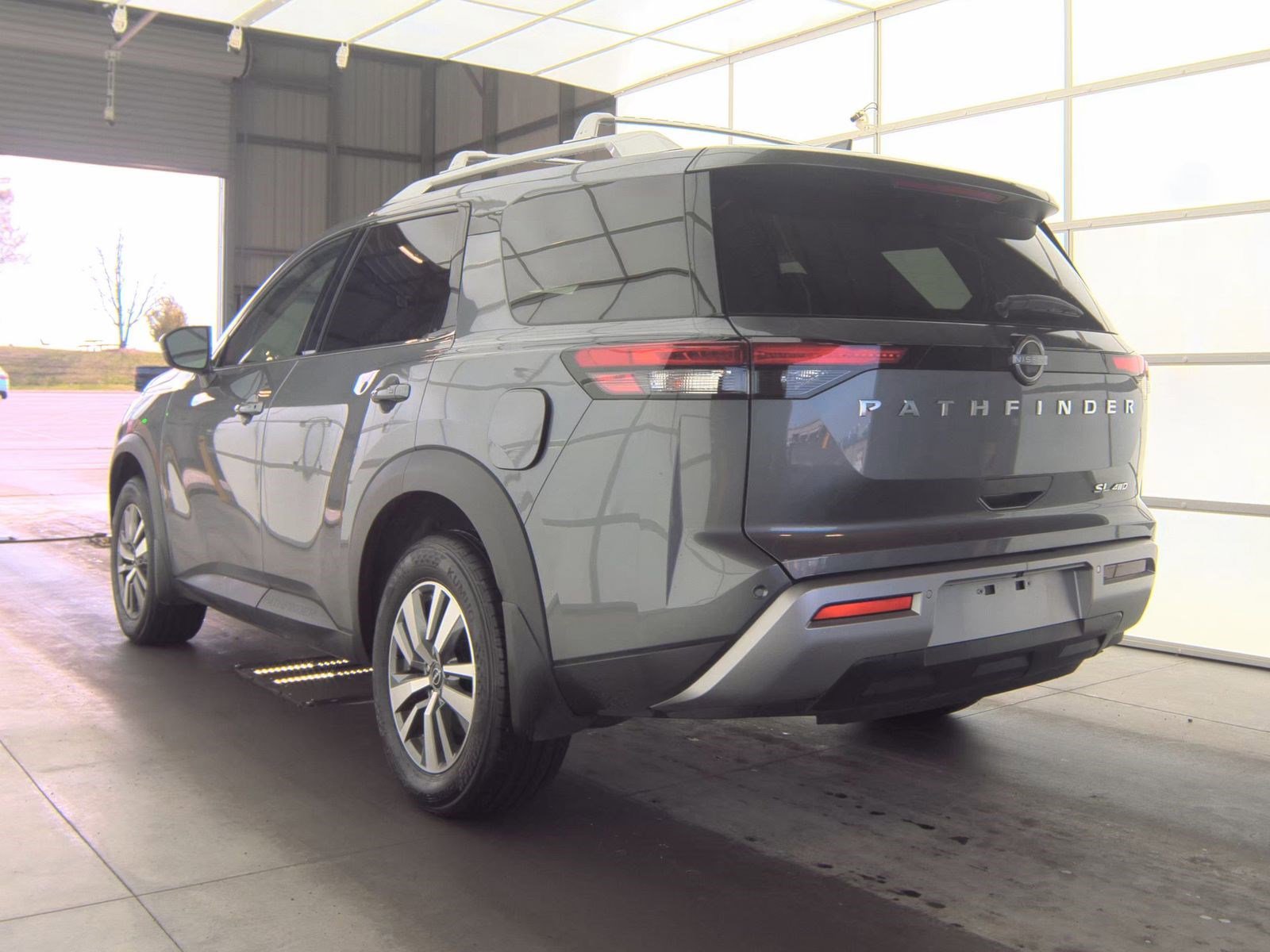 Used 2025 Nissan Pathfinder SL image 8