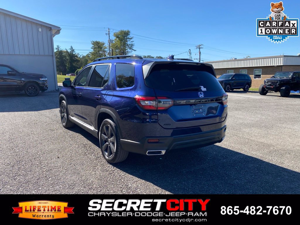 Used 2025 Honda Pilot Sport image 7