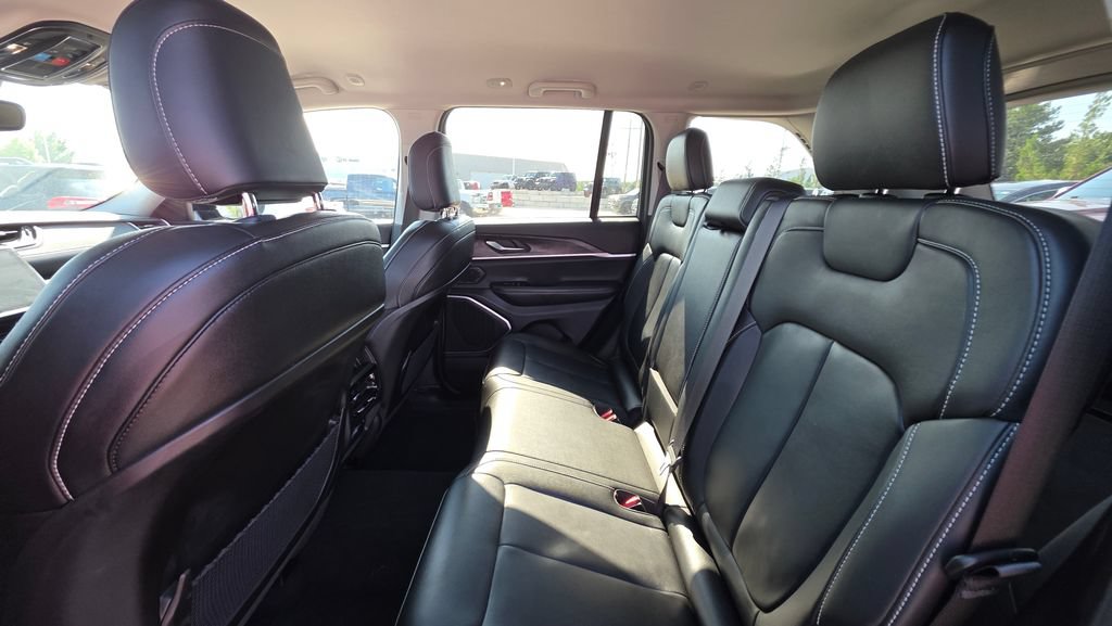 Used 2023 Jeep Grand Cherokee Limited AWD/4WD image 13