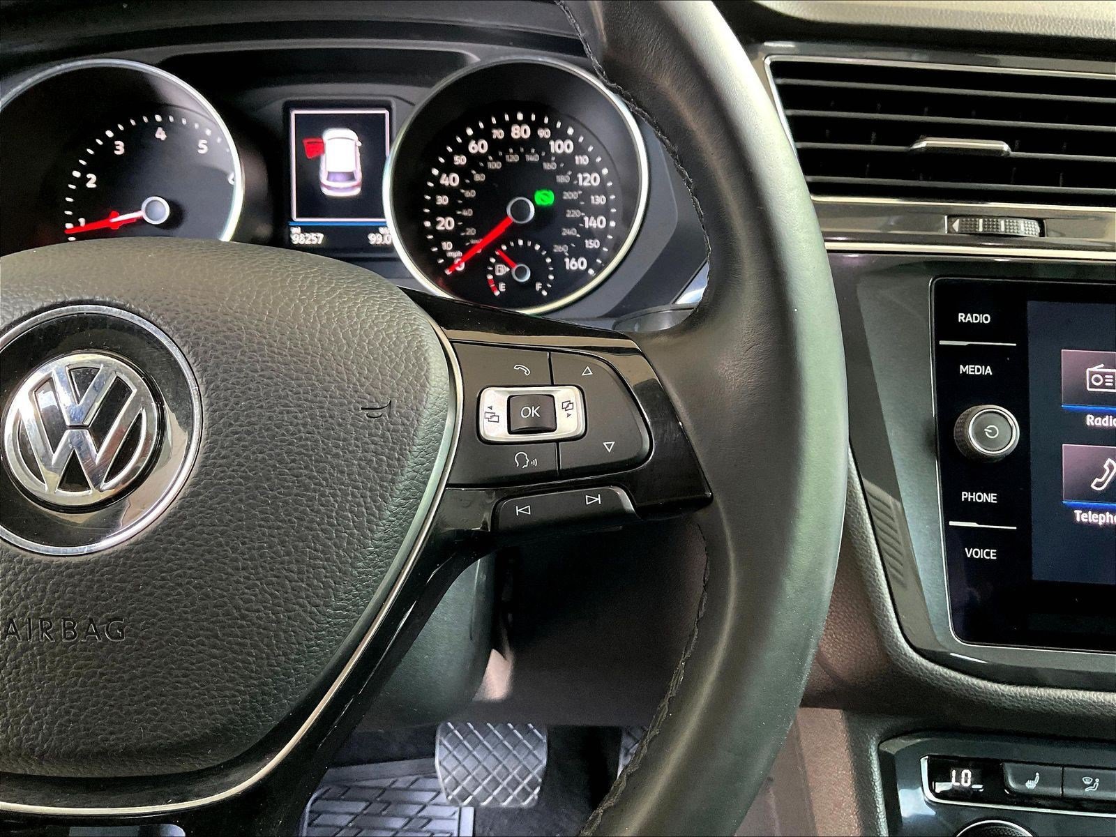 Used 2018 Volkswagen Tiguan SE w/ Panoramic Sunroof Package FWD image 12
