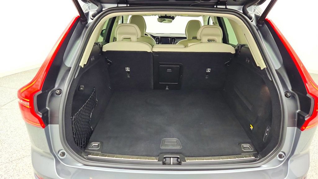 Used 2019 Volvo XC60 T5 Momentum w/ Premium Package AWD/4WD image 21
