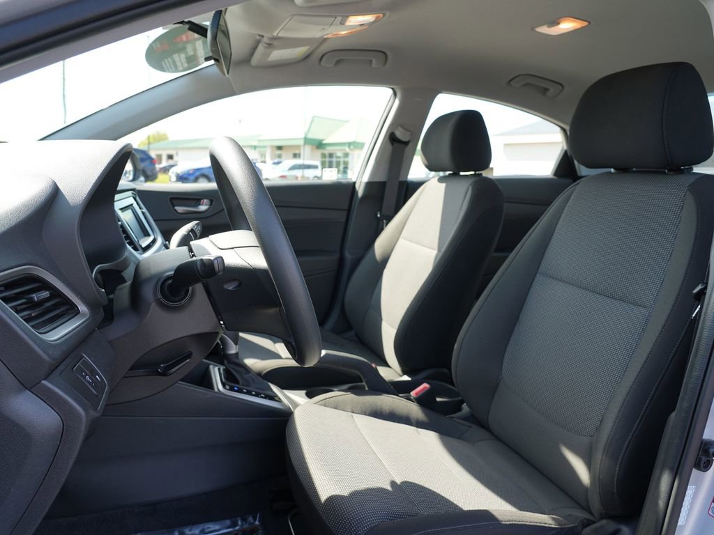 Used 2021 Hyundai Accent SE FWD image 12