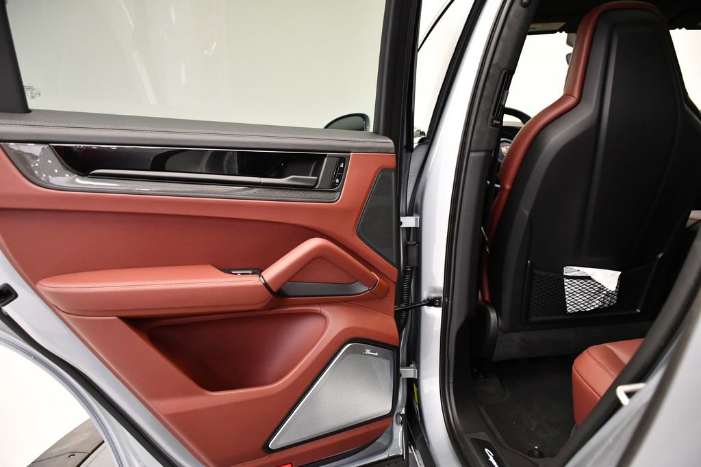 New 2026 Porsche Cayenne GTS AWD/4WD image 45
