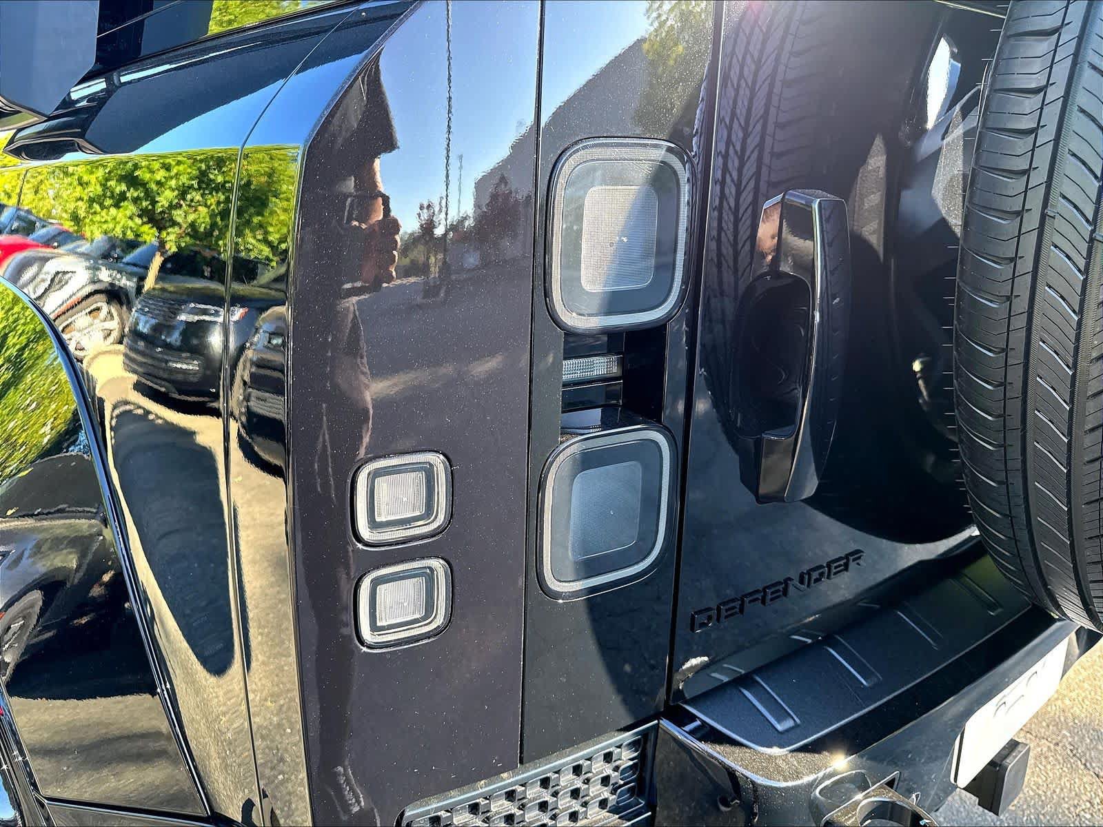 New 2026 Land Rover Defender 110 OCTA AWD/4WD image 25