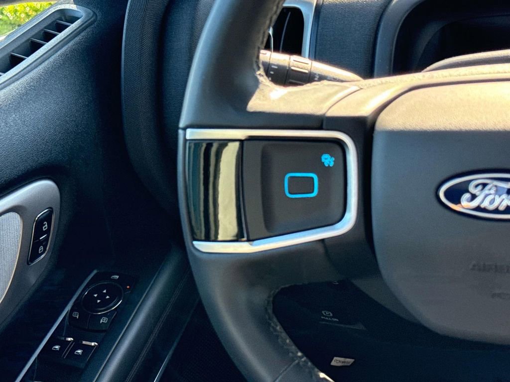 Certified 2025 Ford Expedition Active image 14