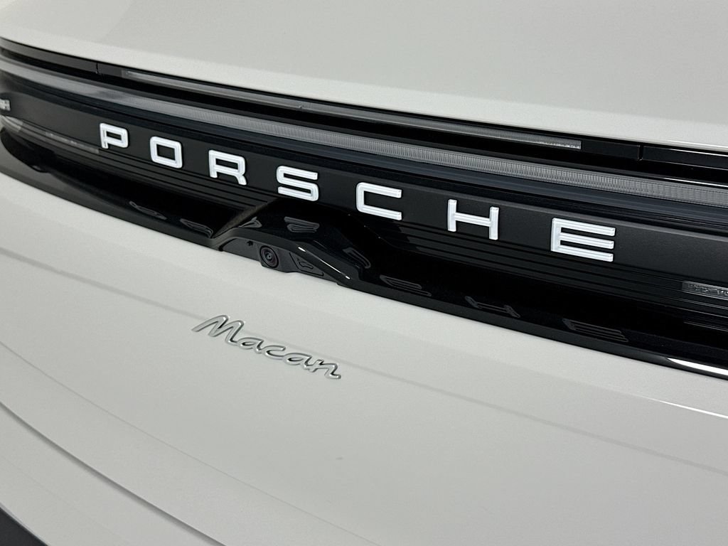 New 2026 Porsche Macan Electric RWD image 35