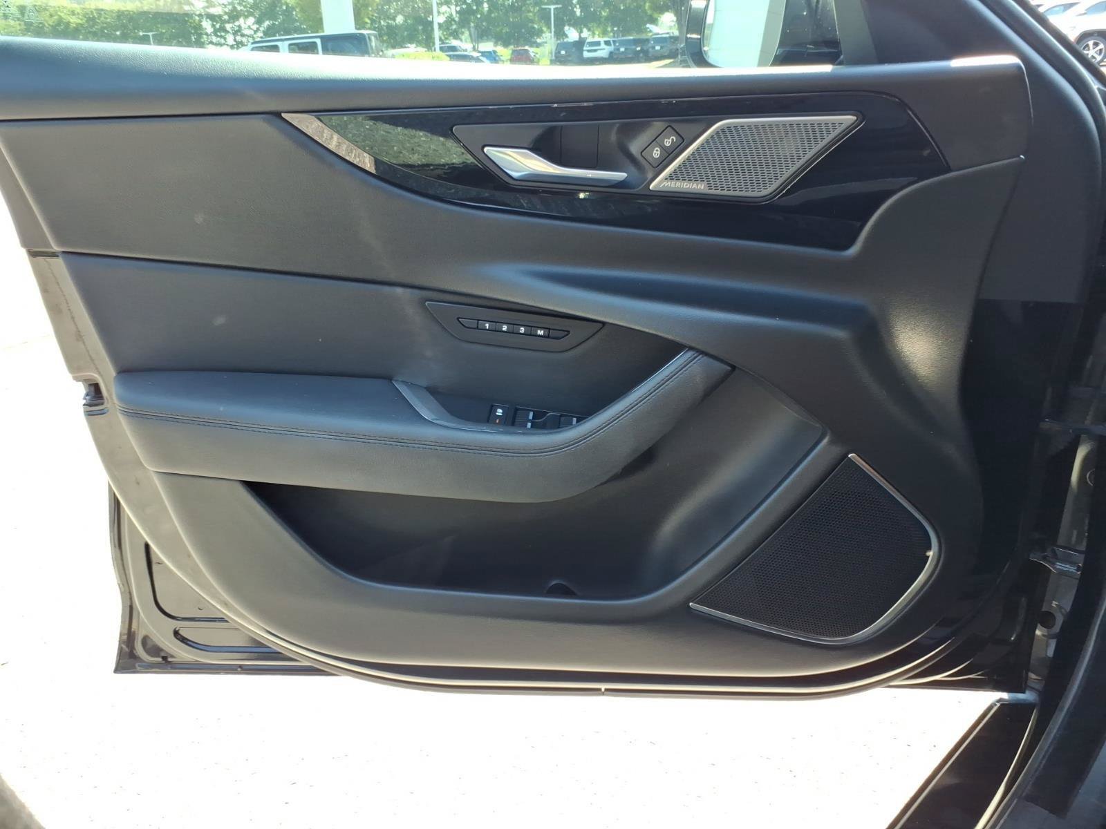 Used 2020 Jaguar XE S RWD image 28
