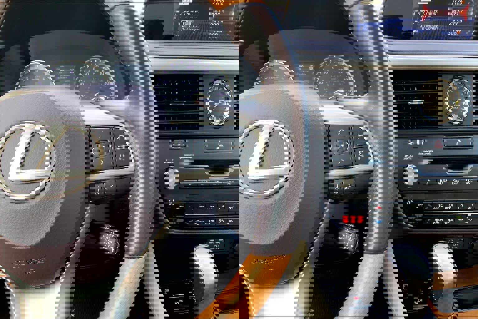 Used 2020 Lexus RX 350 w/ Premium Package image 26