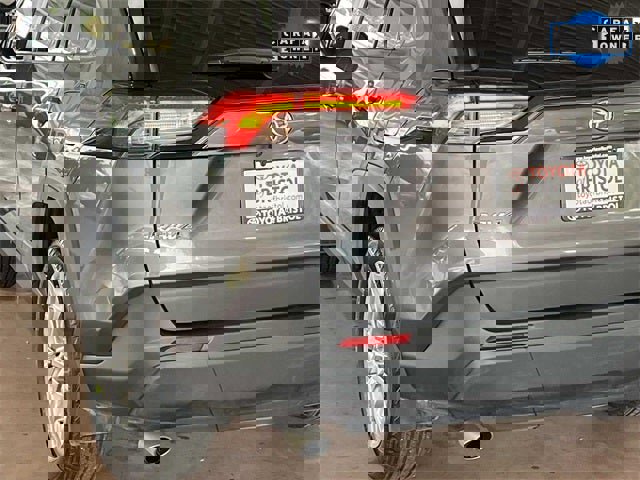 Used 2023 Toyota RAV4 XLE Premium image 5