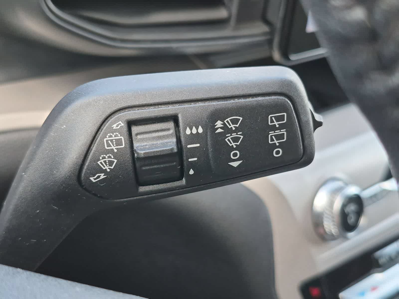 Used 2023 Ford Explorer XLT AWD/4WD image 25