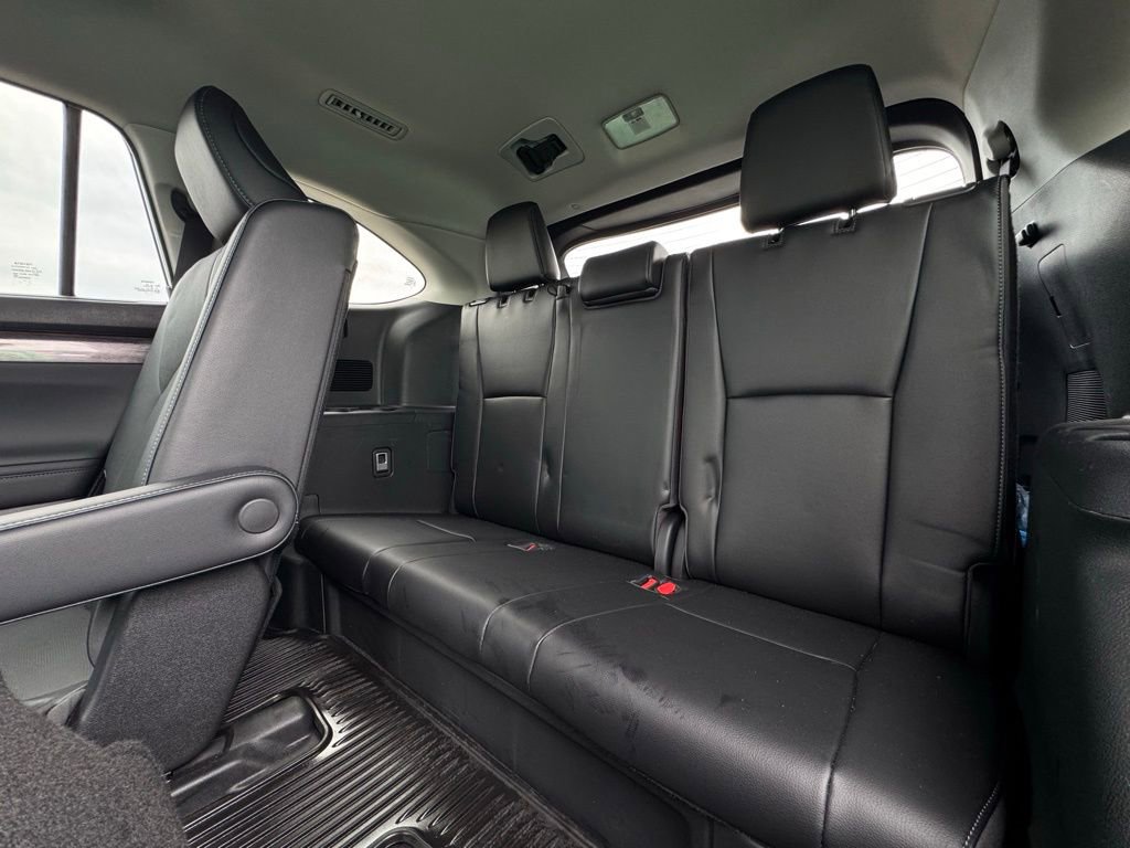 Used 2023 Toyota Highlander Limited FWD image 22