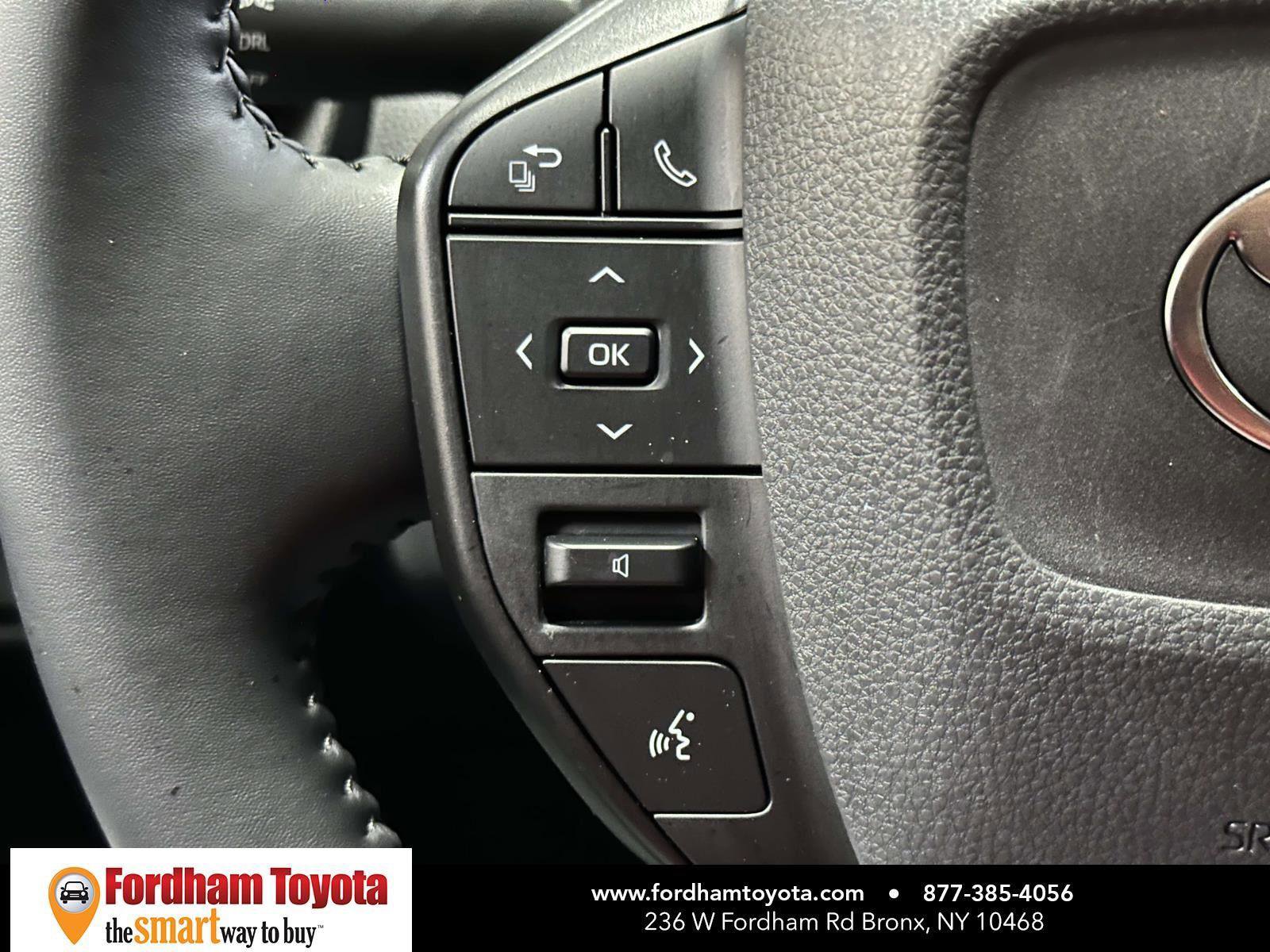 Used 2024 Toyota Prius LE AWD/4WD image 28