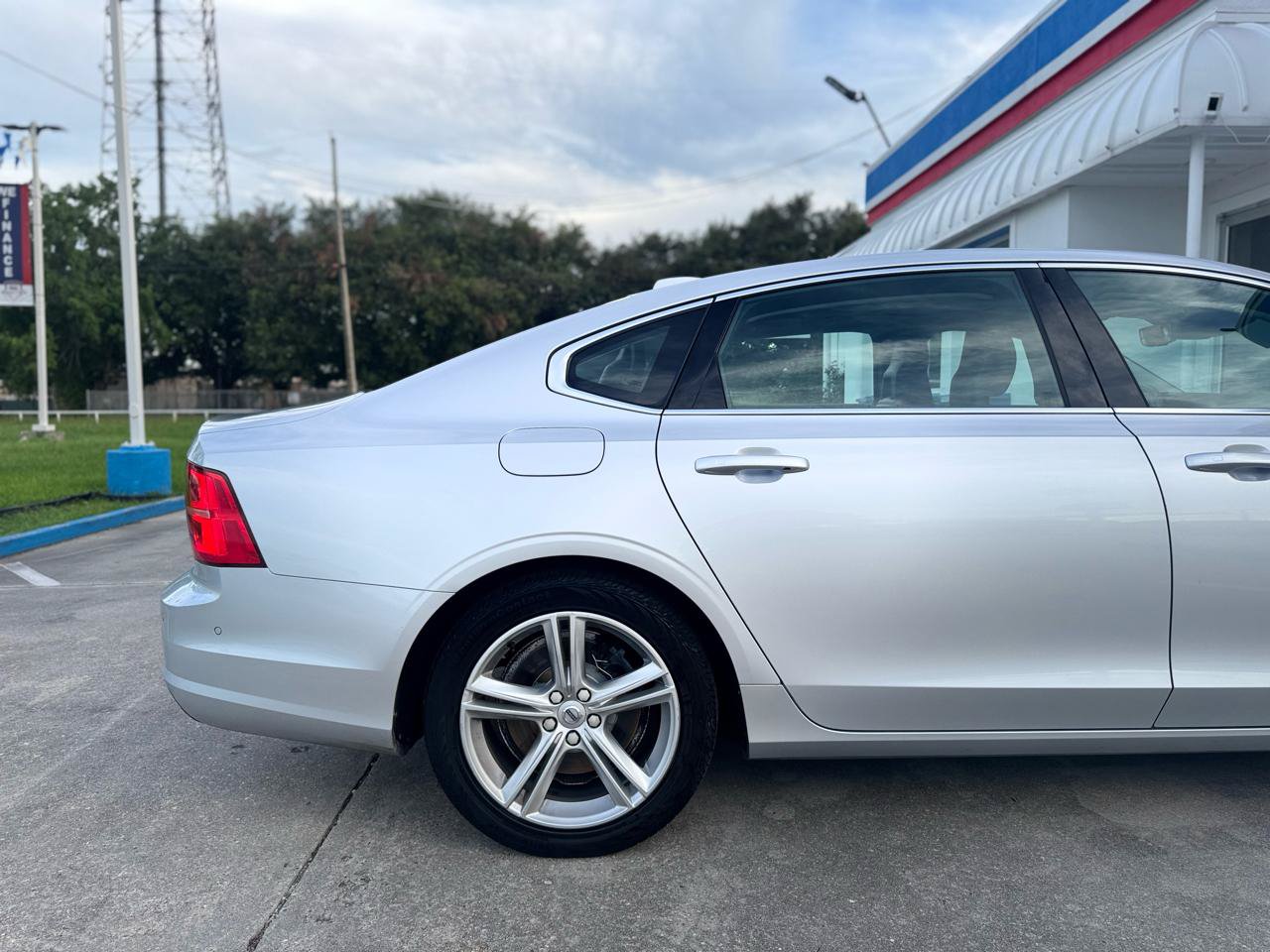 Used 2018 Volvo S90 T5 Momentum w/ Convenience Package AWD/4WD image 29