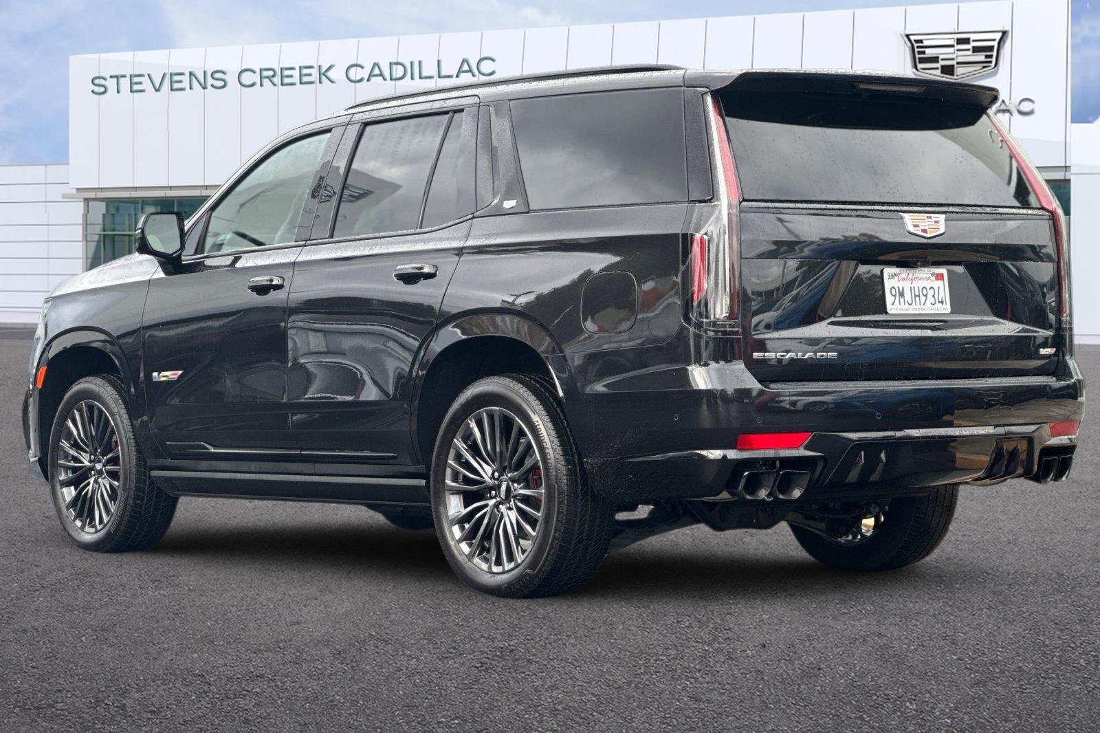 Certified 2024 Cadillac Escalade V w/ Heavy-Duty Trailer Package image 5