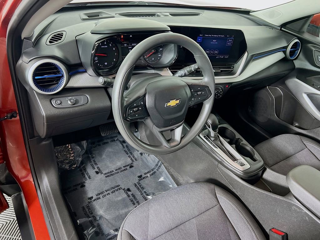 Used 2024 Chevrolet Trax LS w/ LS Convenience Package FWD image 9