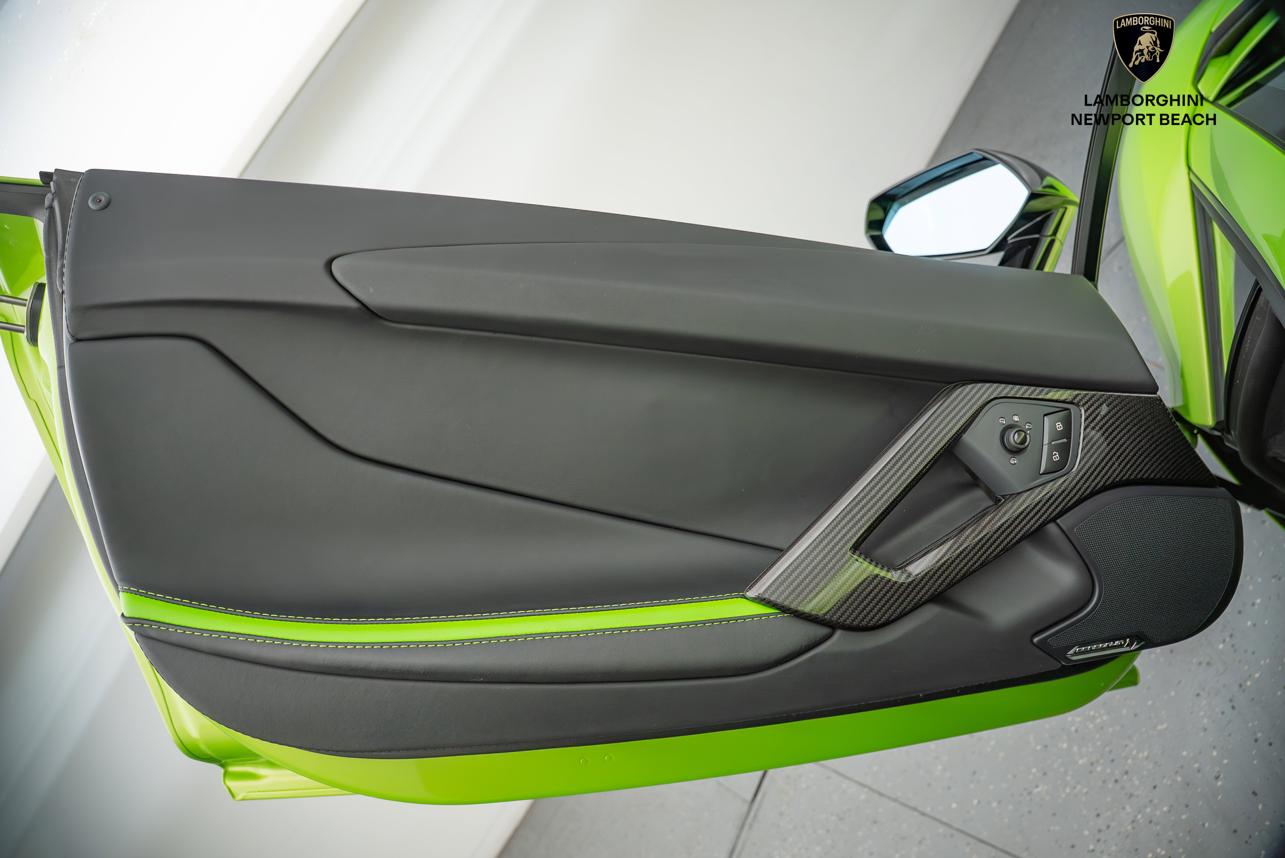 Used 2018 Lamborghini Aventador S image 39
