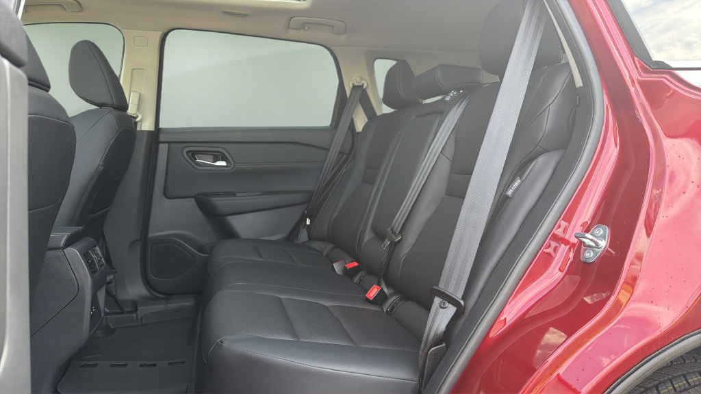 New 2026 Nissan Rogue Dark Armor FWD image 19