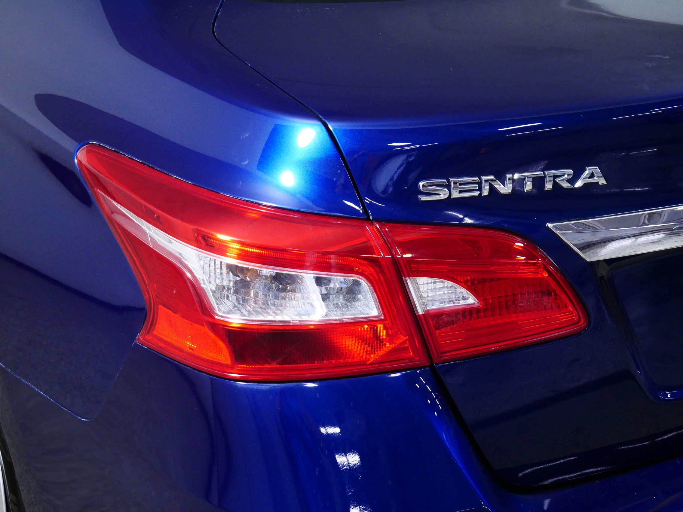 Used 2019 Nissan Sentra S FWD image 17