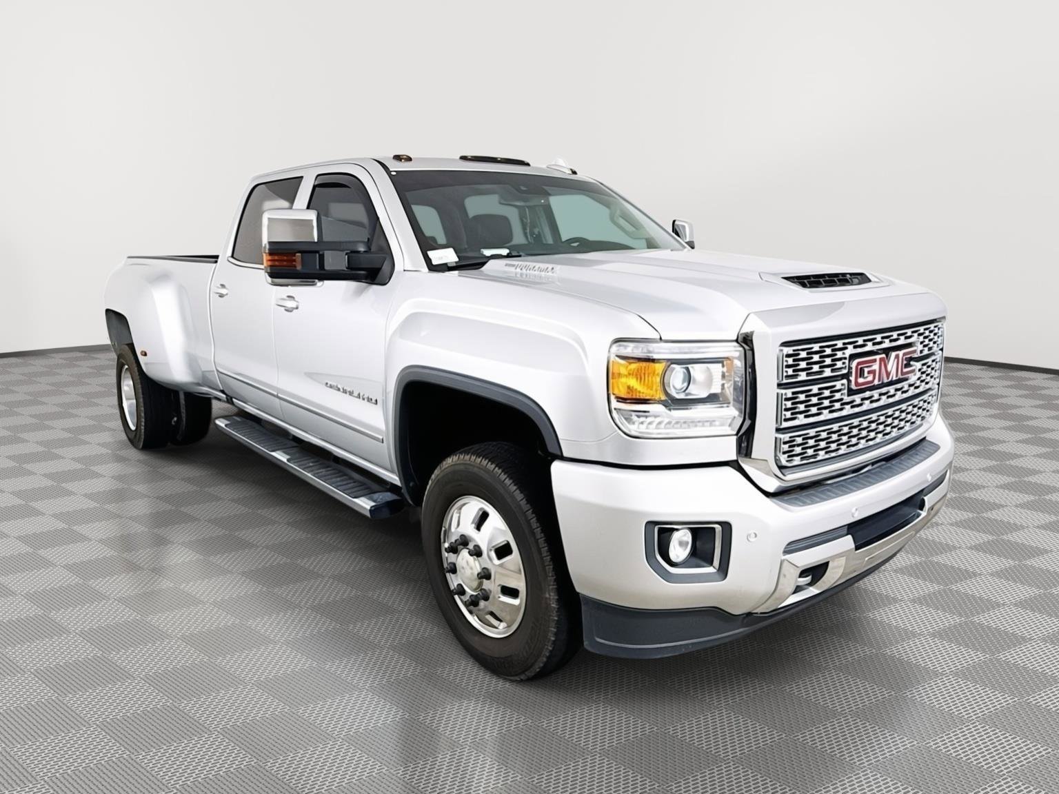 Used 2019 GMC Sierra 3500 Denali w/ Duramax Plus Package AWD/4WD image 22