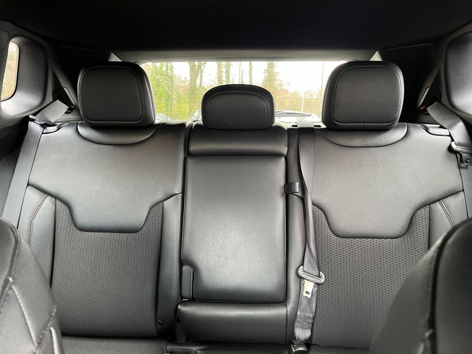 Used 2025 Jeep Compass Trailhawk image 36