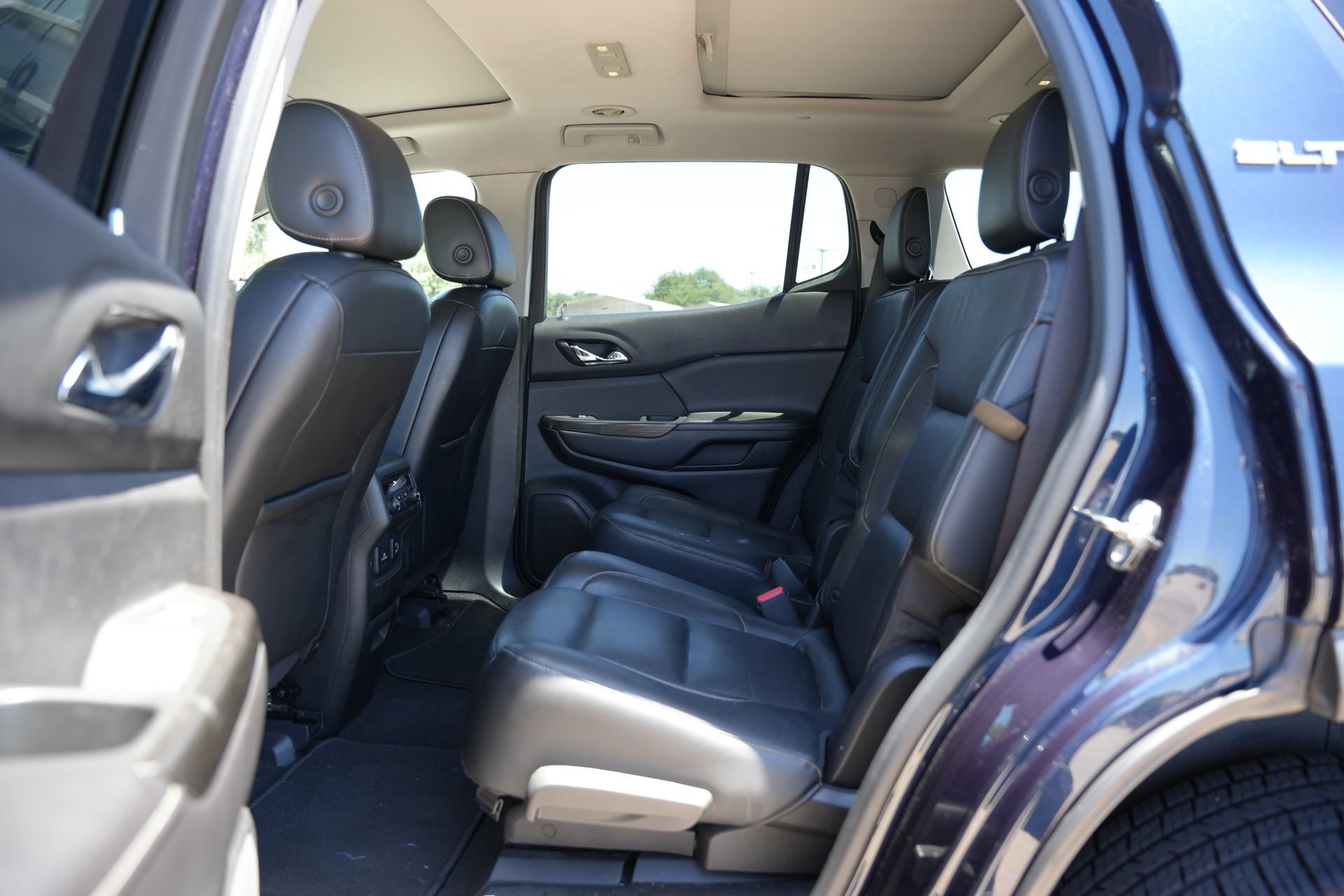 Used 2017 GMC Acadia SLT FWD image 16