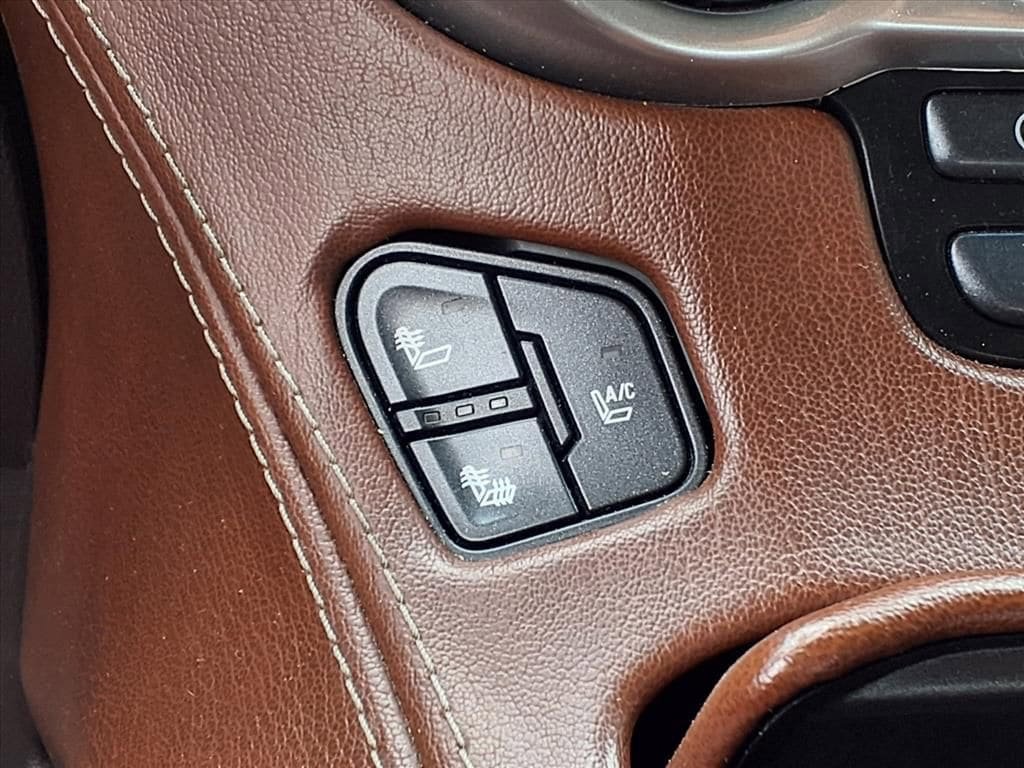 Used 2016 Chevrolet Suburban LTZ AWD/4WD image 17