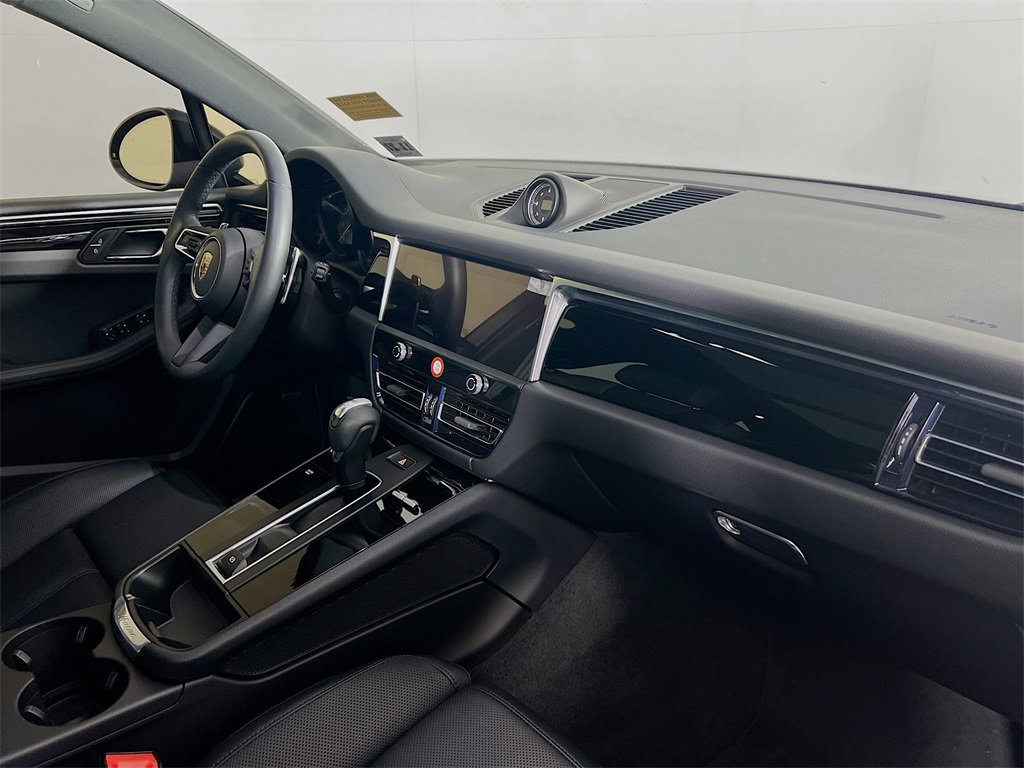 Certified 2023 Porsche Macan S image 31