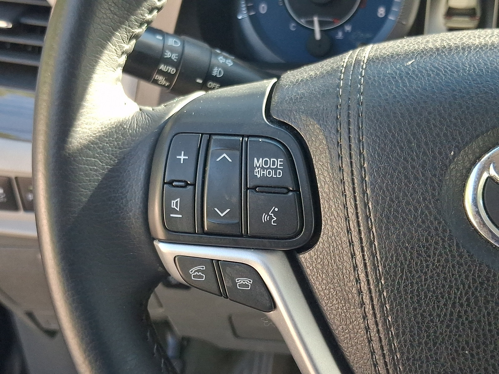 Used 2016 Toyota Sienna XLE w/ XLE Navigation Package FWD image 23