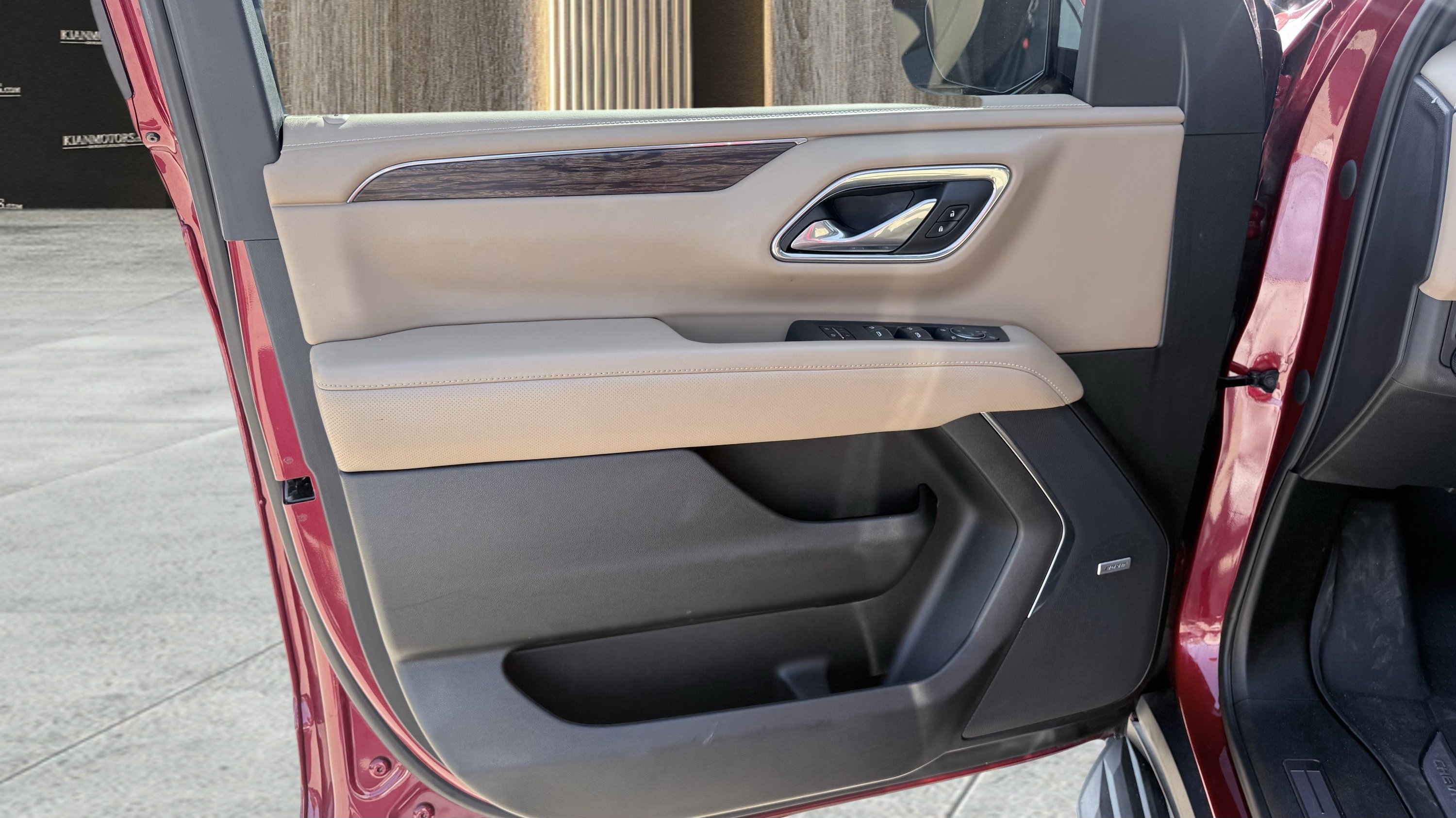 Used 2023 Chevrolet Tahoe Premier w/ Premium Package RWD image 21