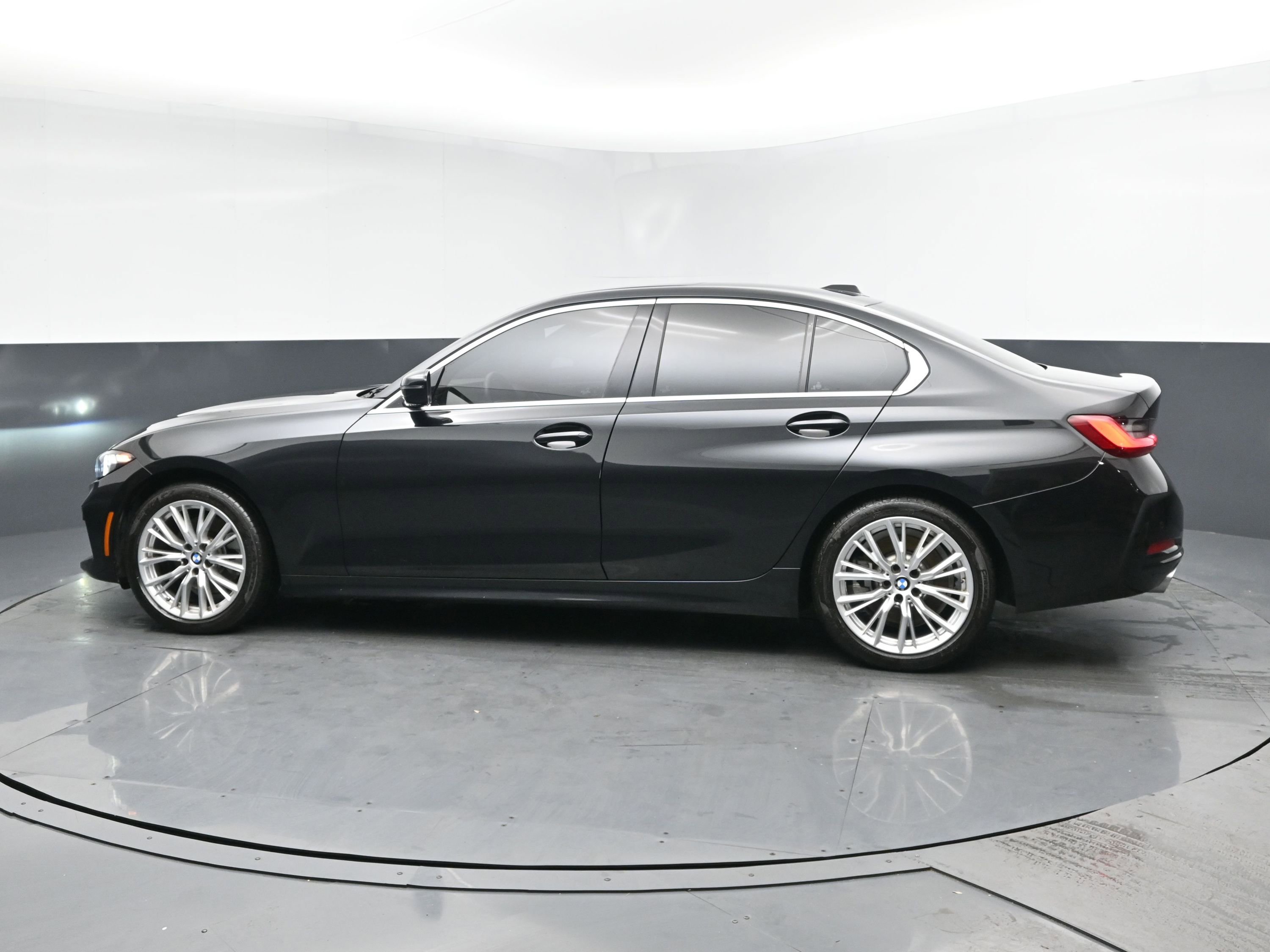 Used 2024 BMW 330i Sedan w/ Convenience Package image 5