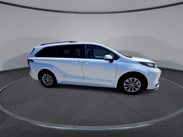Used 2023 Toyota Sienna XLE FWD image 9