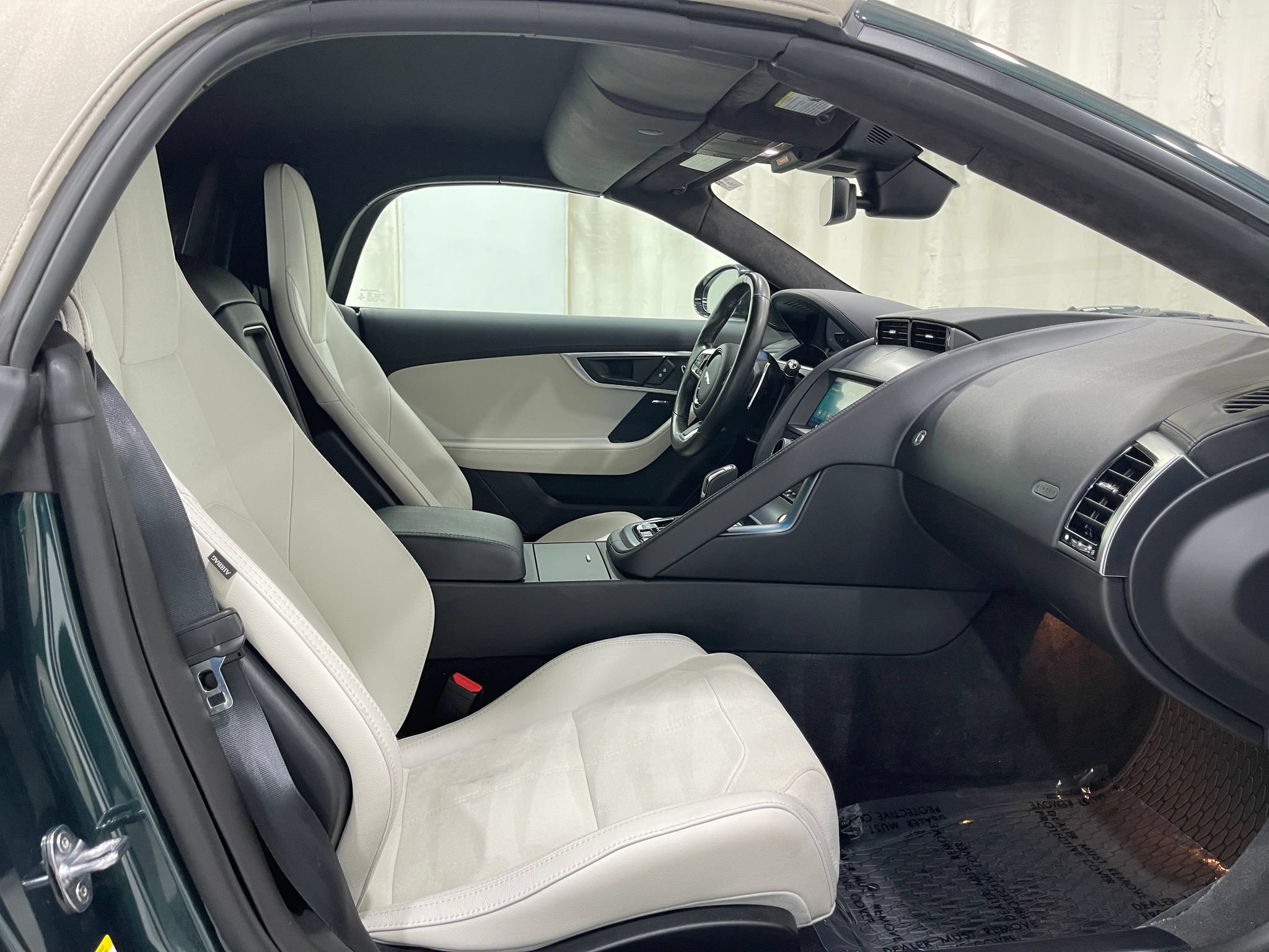 Used 2021 Jaguar F-TYPE Convertible RWD image 29
