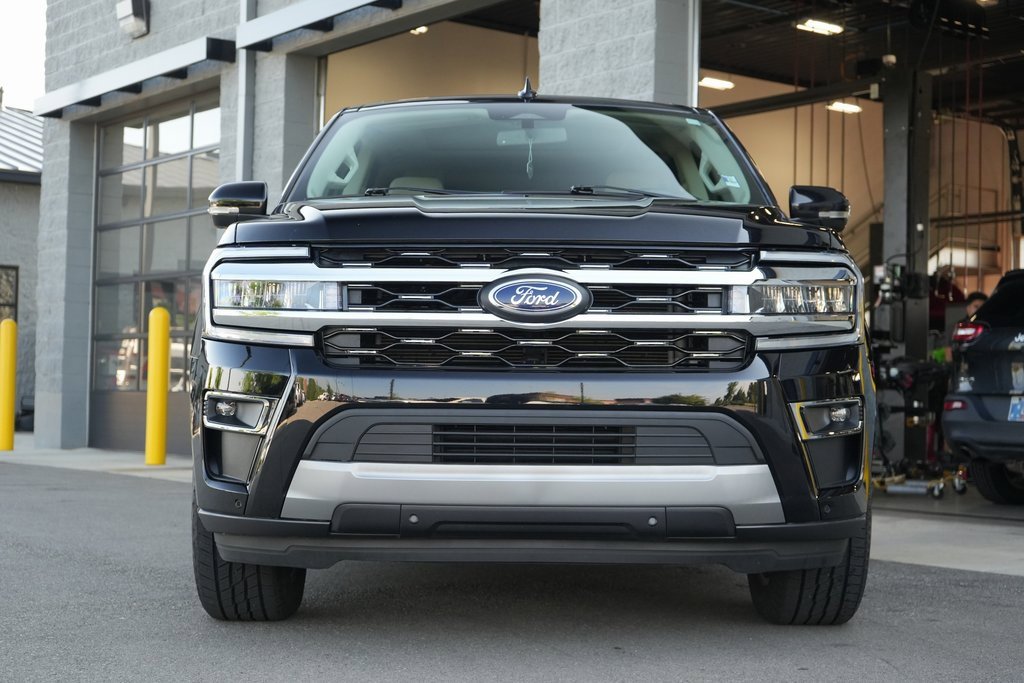Used 2024 Ford Expedition Limited image 2
