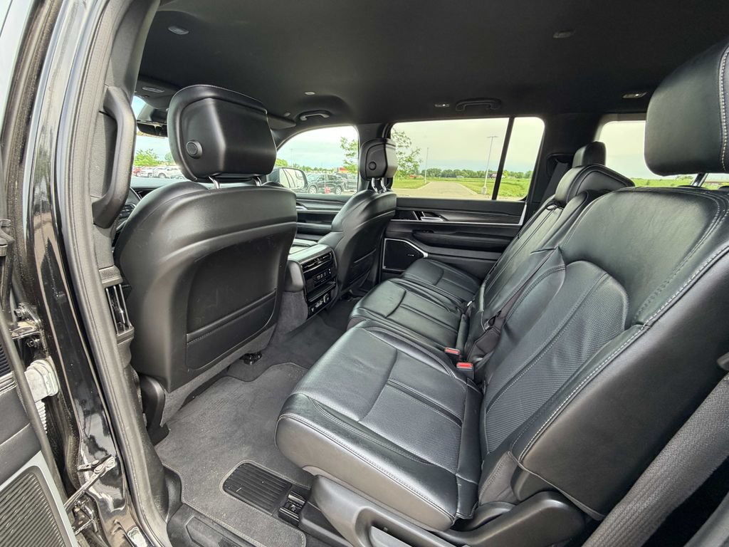Used 2024 Jeep Wagoneer Series II w/ Flexible Seating Group AWD/4WD image 18
