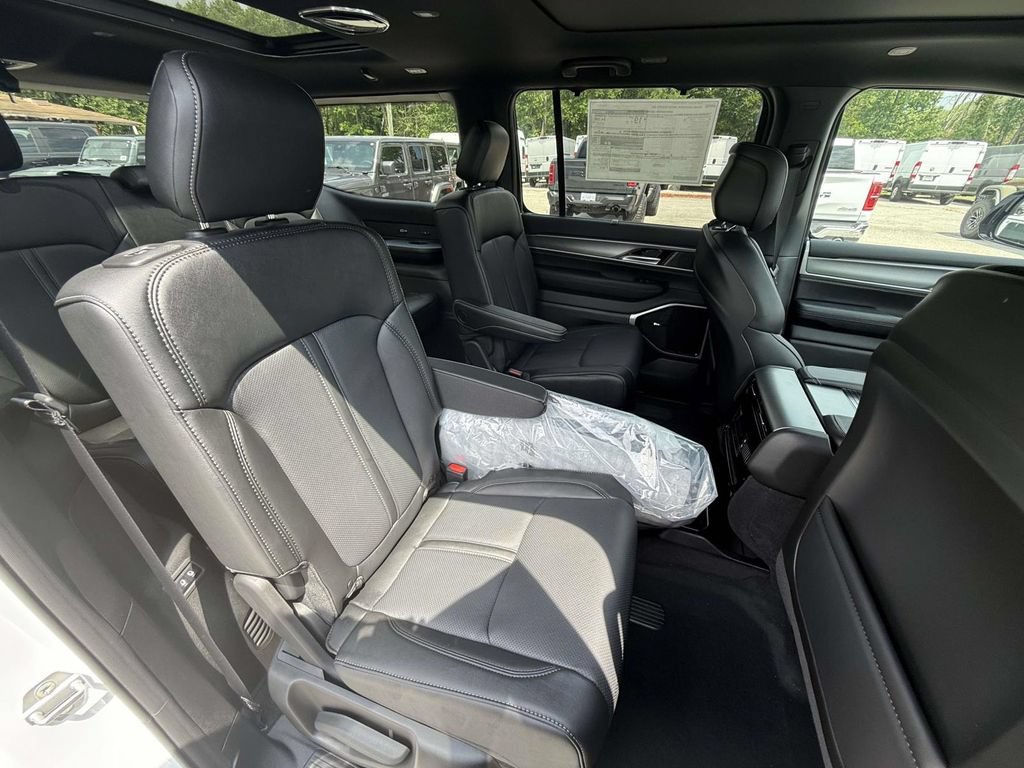 New 2026 Jeep Grand Wagoneer Limited AWD/4WD image 26