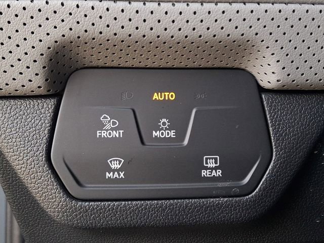 Used 2025 Volkswagen Atlas Peak Edition SE image 26