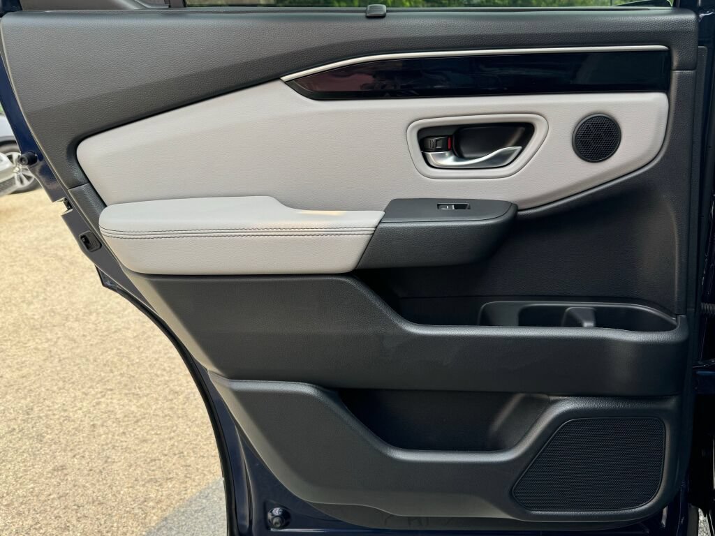 Used 2025 Honda Pilot Touring image 15