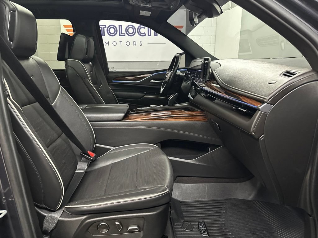 Used 2024 Cadillac Escalade ESV Premium Luxury w/ Performance Package AWD/4WD image 19