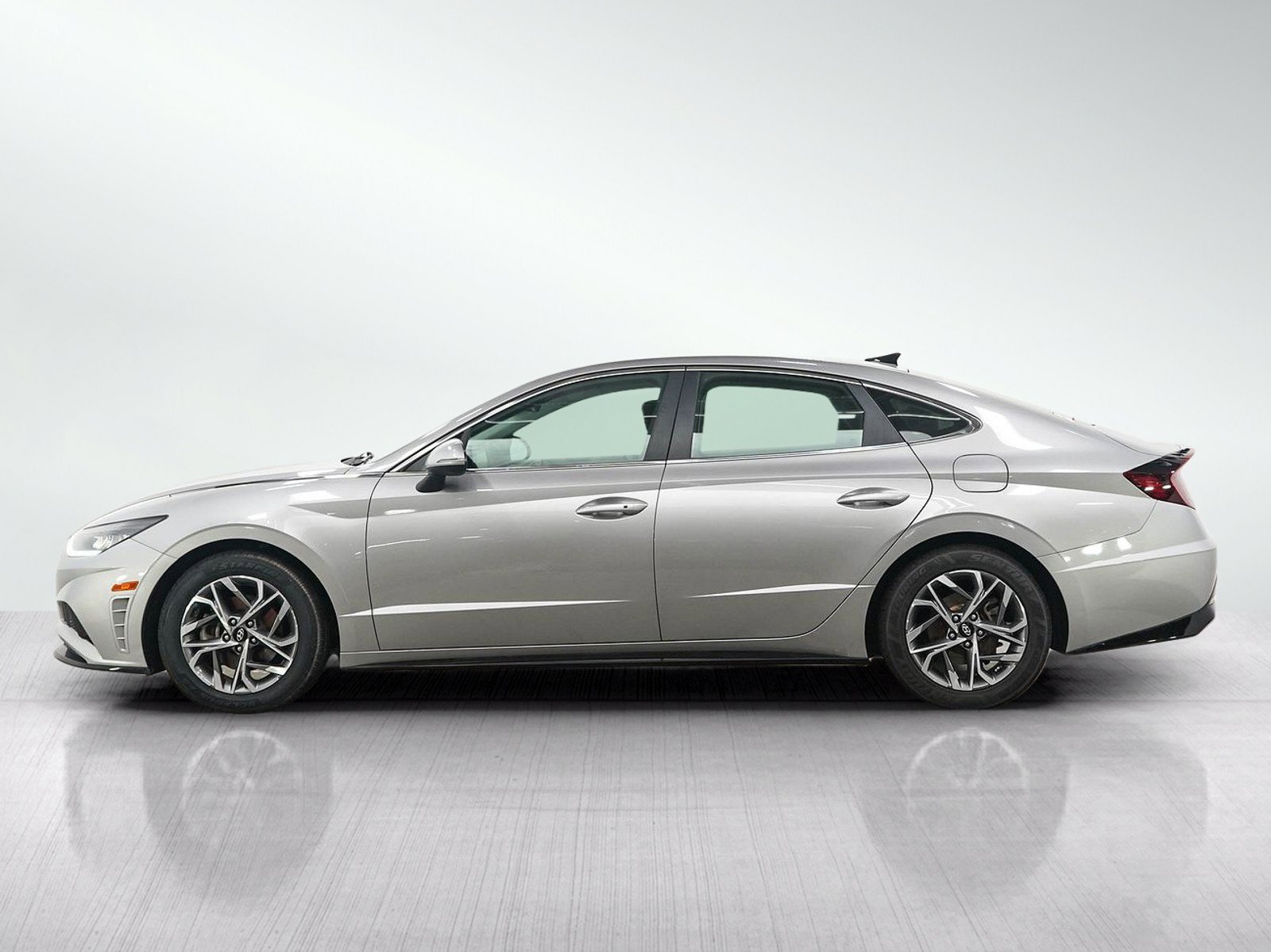 Used 2022 Hyundai Sonata SEL FWD image 2