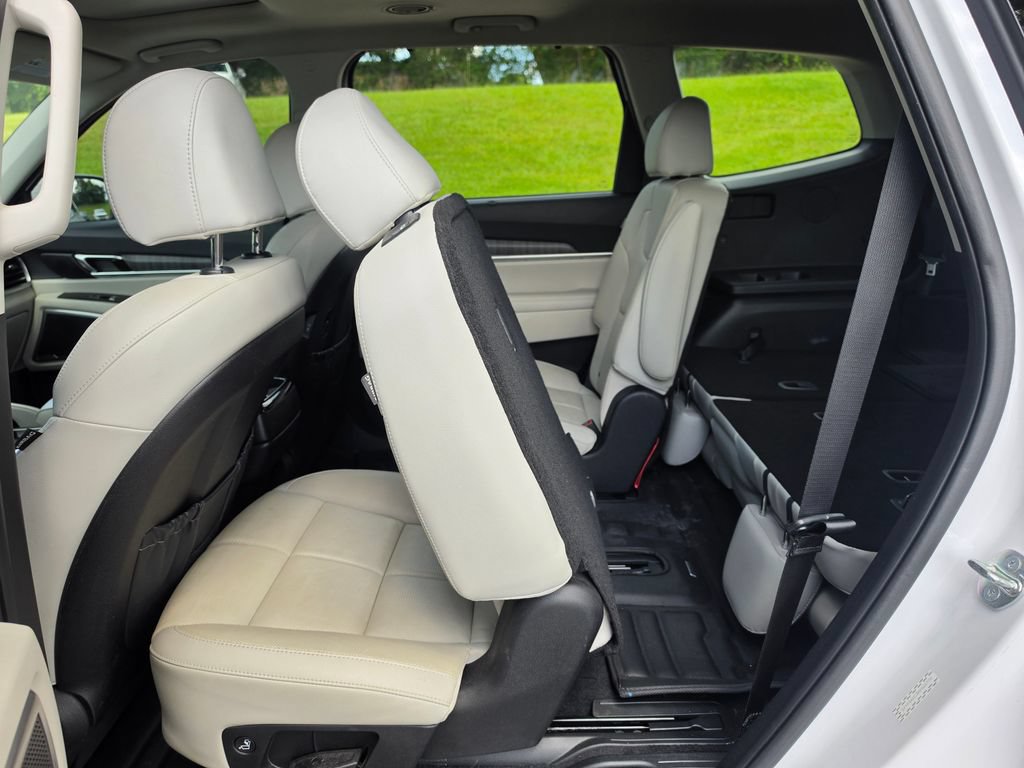 Used 2024 Kia Telluride EX w/ EX Captain's Chair Package FWD image 35