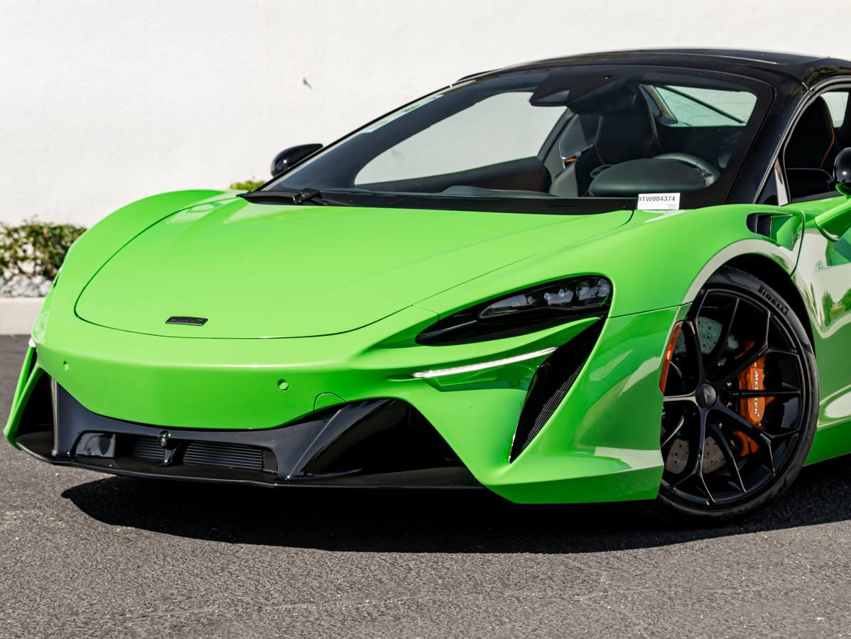 Used 2026 McLaren Artura Spider RWD image 3