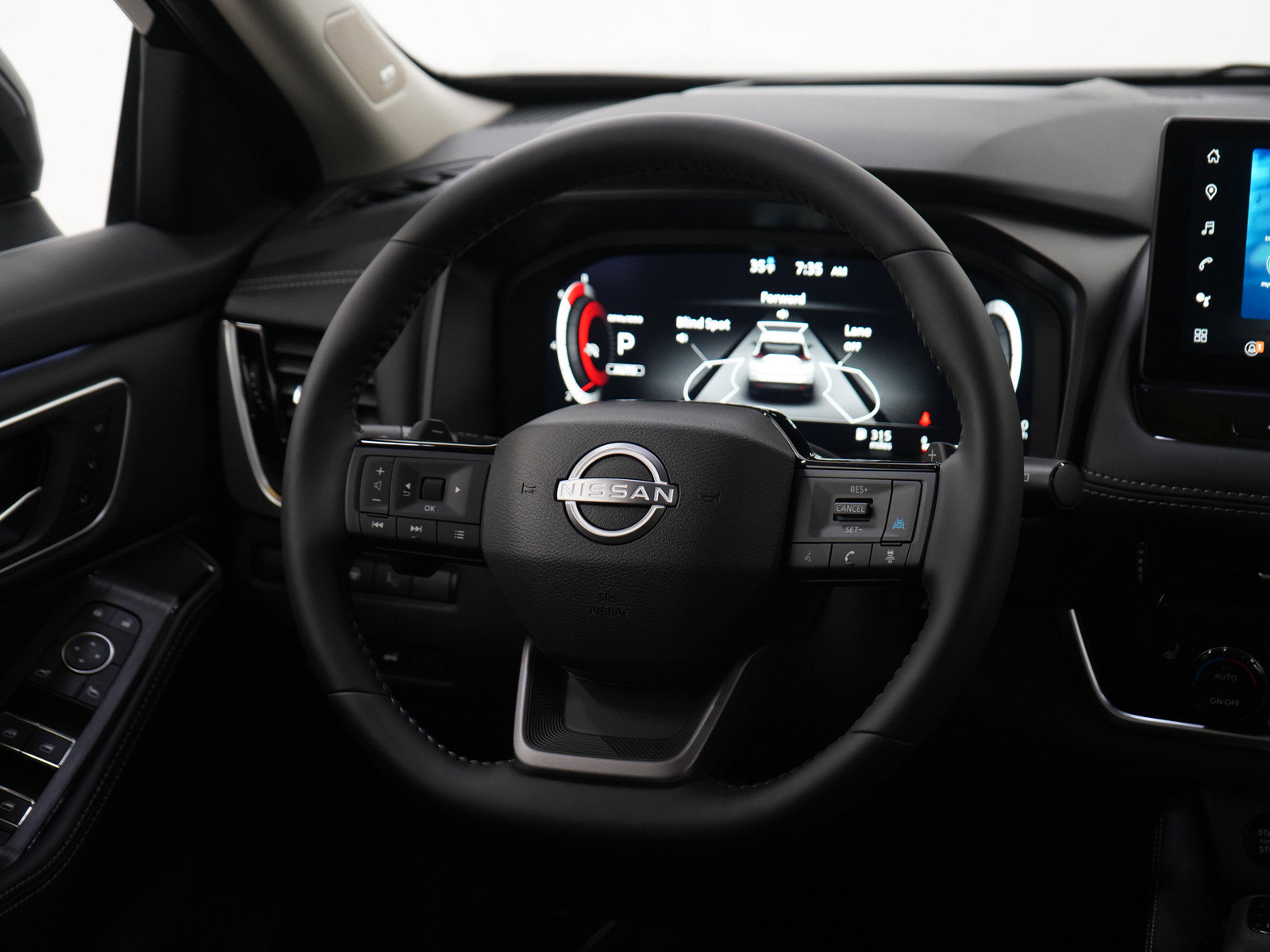 Used 2026 Nissan Rogue Platinum w/ Platinum Premium Package image 14