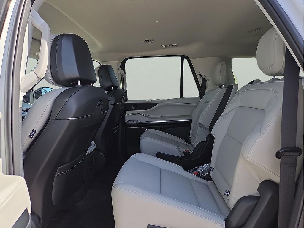 New 2026 Lincoln Navigator Premiere image 13