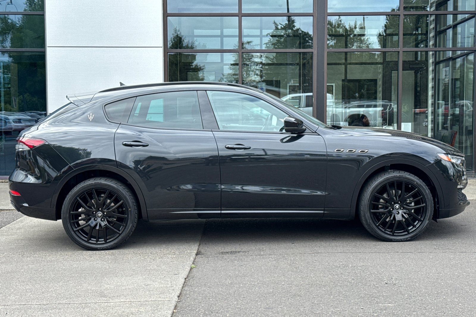 Used 2022 Maserati Levante GT AWD/4WD image 3